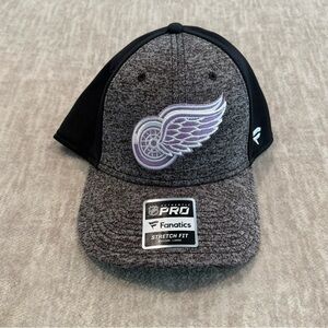 Detroit Red Wings NHL Hockey Fights Cancer Flex Hat Size M/L - NEW